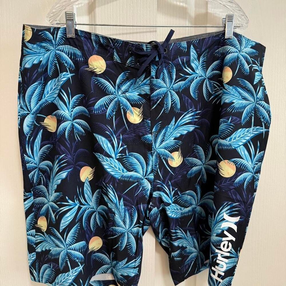 Men's Hurley board shorts size 44 NEW
